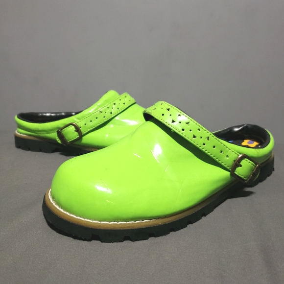 L'Amour lime green clogs with buckle accent kids size 3 - Picture 1 of 11